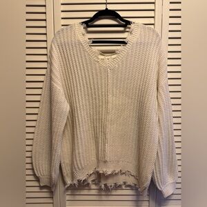 Women’s Cloud Chaser Medium Cream Distressed V-Neck Sweater. PTP 23”